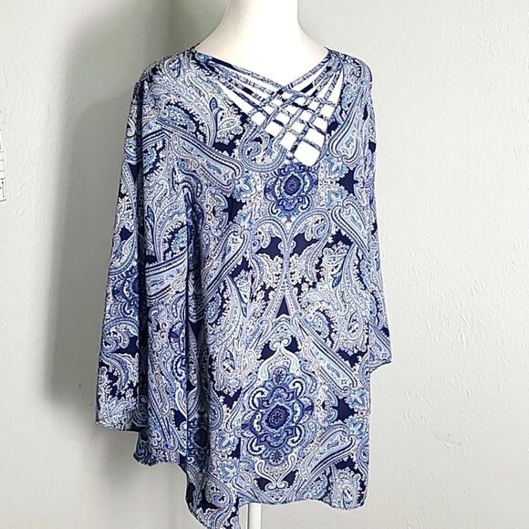 Sami & Jo Light Blue & Navy Blue Top with Criss-Cross Lattice Neckline, Size 1X - Picture 2 of 9